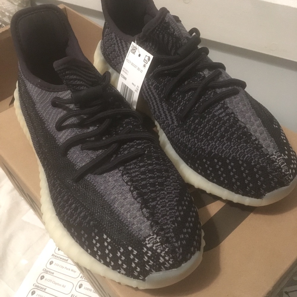 Adidas Yeezy Boost V2 carbon